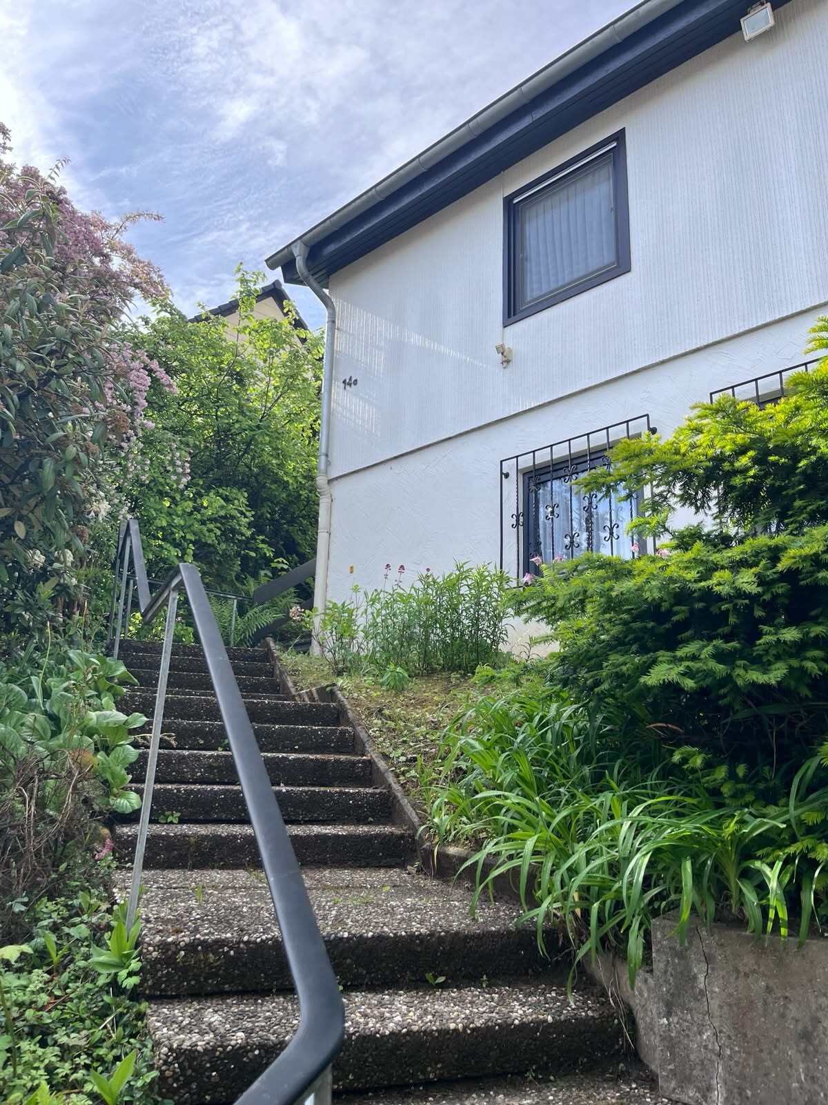 SPIESEN - ELVERSBERG : Kleiner BUNGALOW mit VOLLKELLER und separater GARAGE !