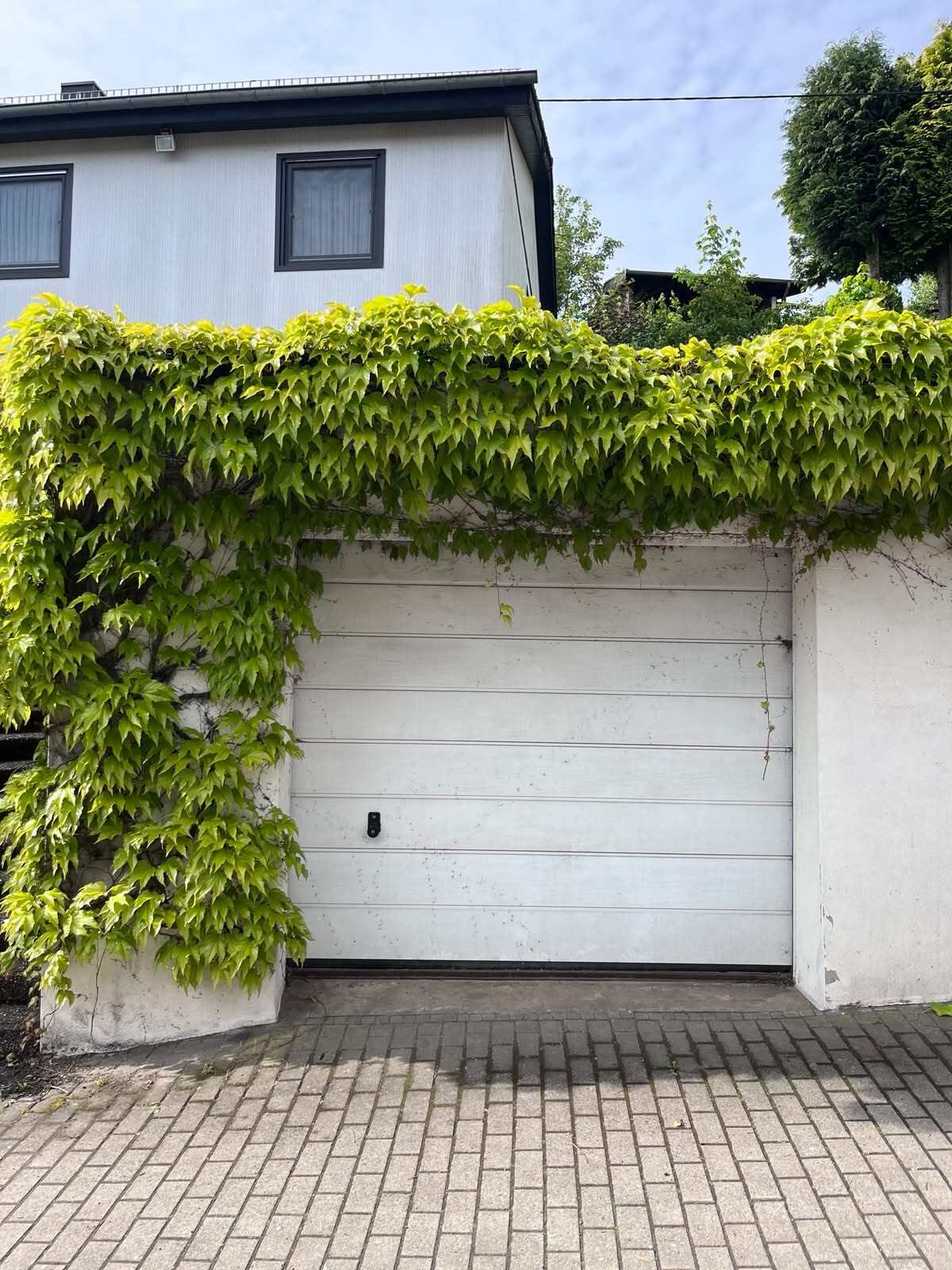 SPIESEN - ELVERSBERG : Kleiner BUNGALOW mit VOLLKELLER und separater GARAGE !