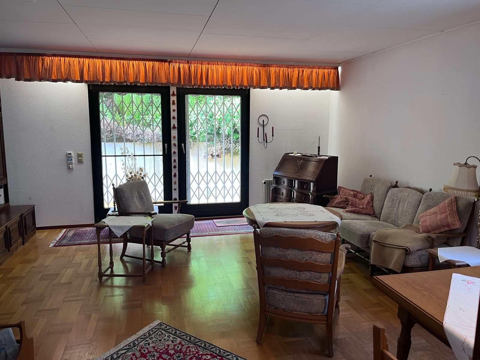 SPIESEN - ELVERSBERG : Kleiner BUNGALOW mit VOLLKELLER und separater GARAGE !