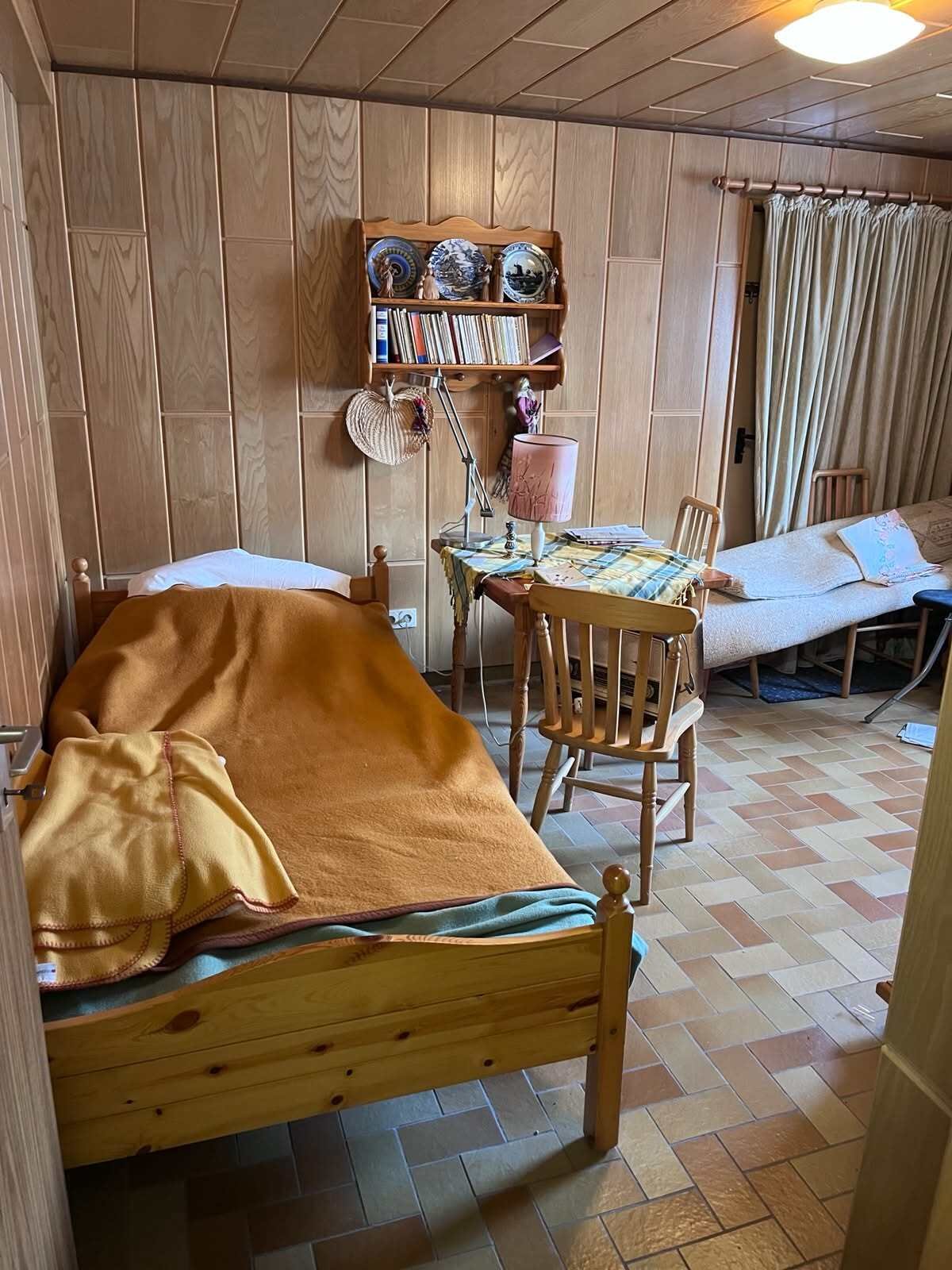 SPIESEN - ELVERSBERG : Kleiner BUNGALOW mit VOLLKELLER und separater GARAGE !