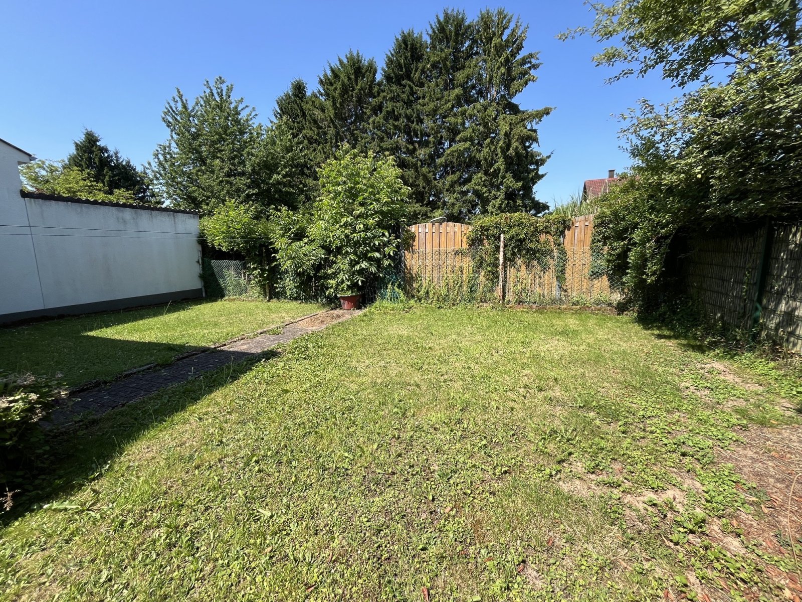 LEBACH : RUHIG und CITYNAH mit schönem GARTEN und geräumiger GARAGE !