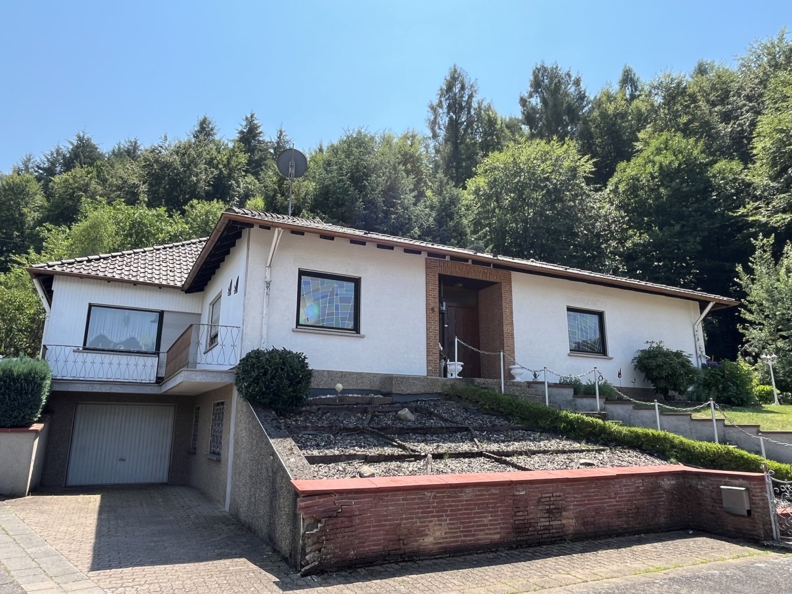 HAUSTADT : Solider BUNGALOW mit POTENTIAL in TRAUMLAGE direkt am WALDRAND !