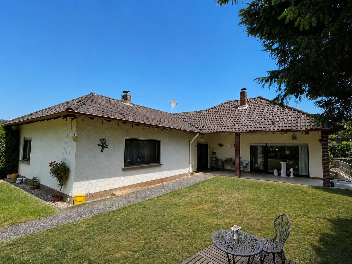 HAUSTADT : Solider BUNGALOW mit POTENTIAL in TRAUMLAGE direkt am WALDRAND !