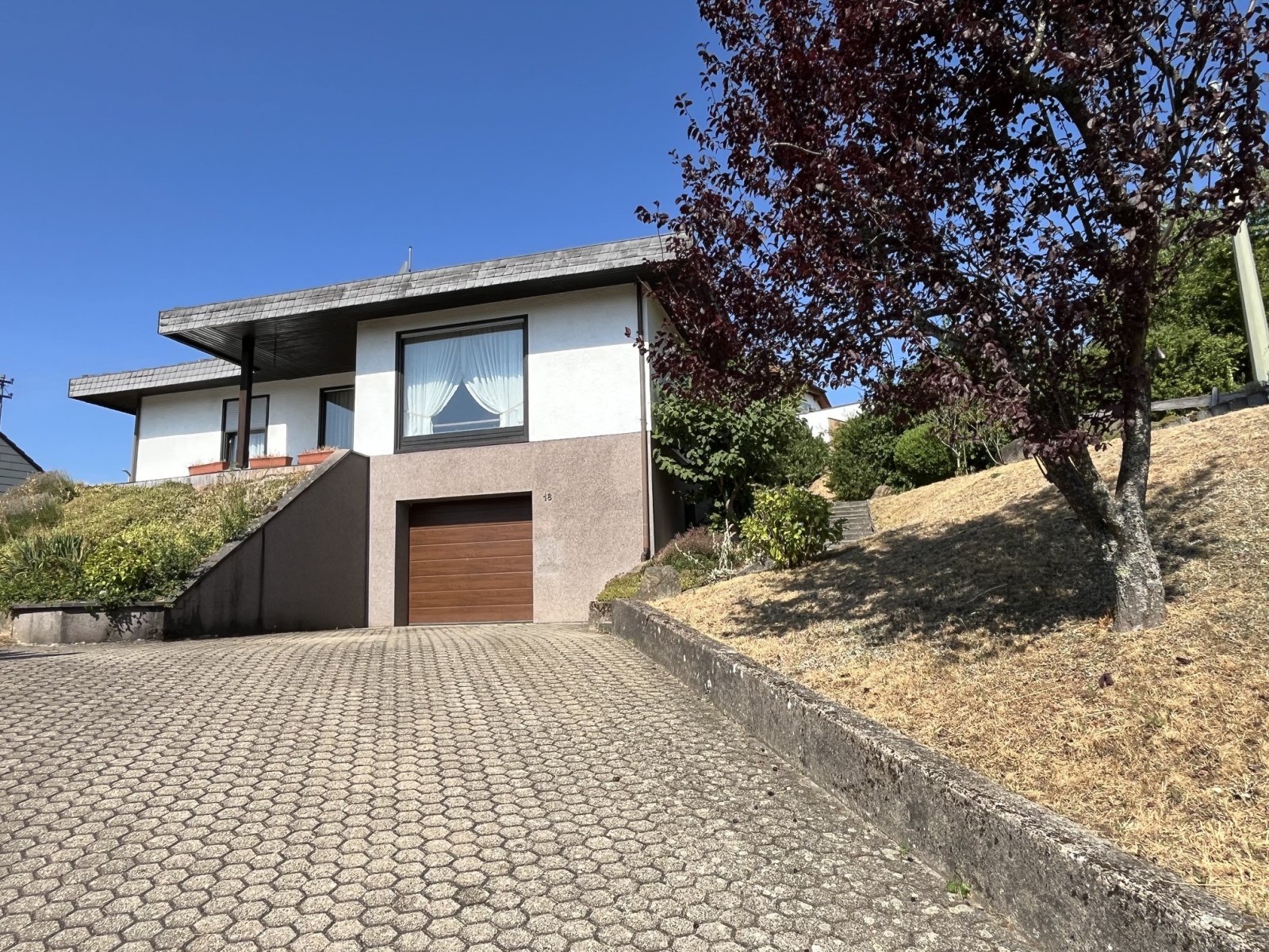 OTZENHAUSEN : BUNGALOW mit Vollkeller und POTENTIAL in ruhiger Wohnlage !