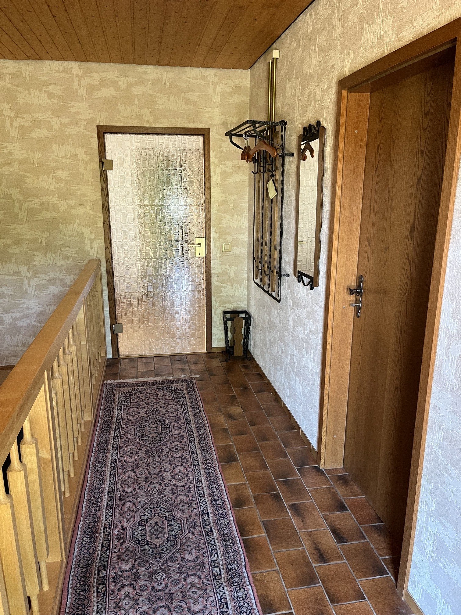 OTZENHAUSEN : BUNGALOW mit Vollkeller und POTENTIAL in ruhiger Wohnlage !
