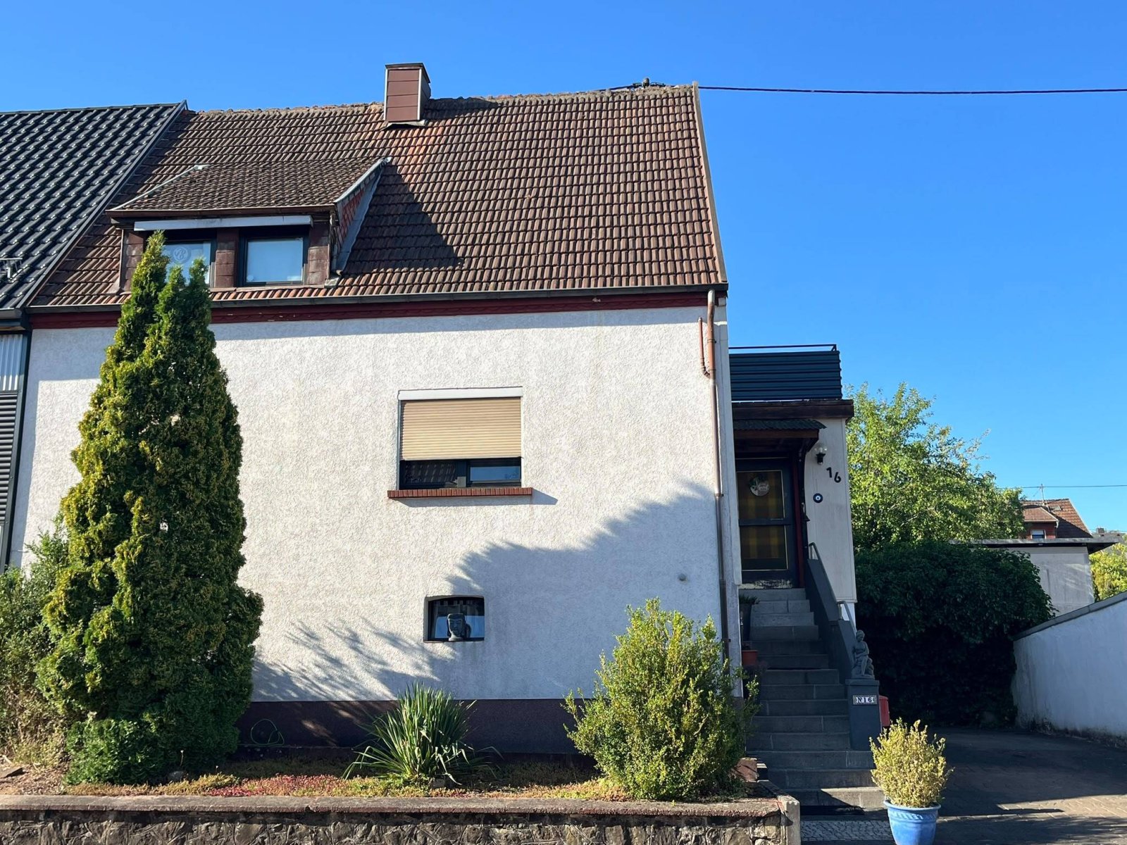 DÖRSDORF : Charmantes Haus für = HANDWERKER = mit schönem Garten !
