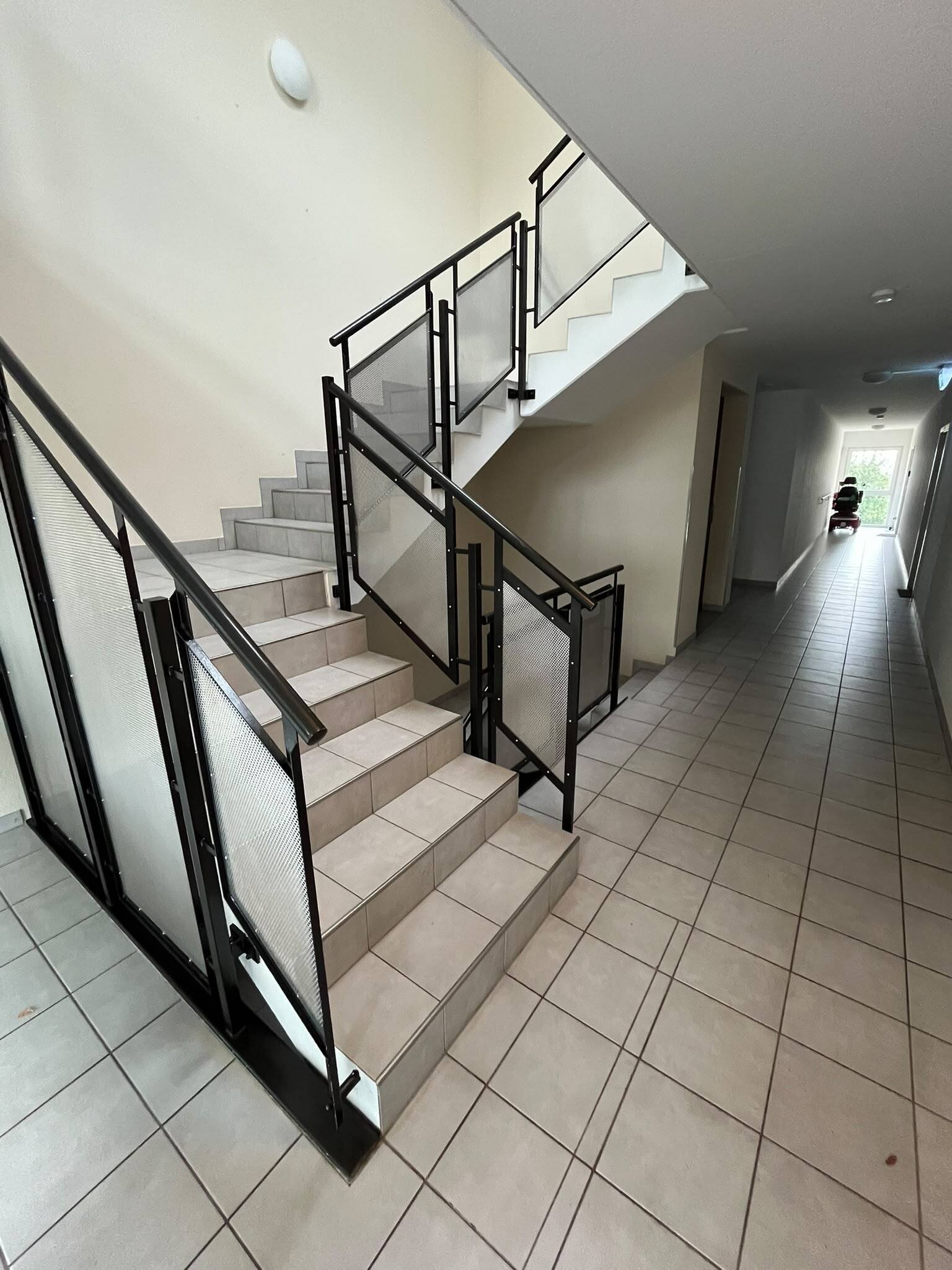 STEINBACH : 1 ZKB - WOHNUNG (vermietet ) mit Terrasse ideal für Kapitalanleger !