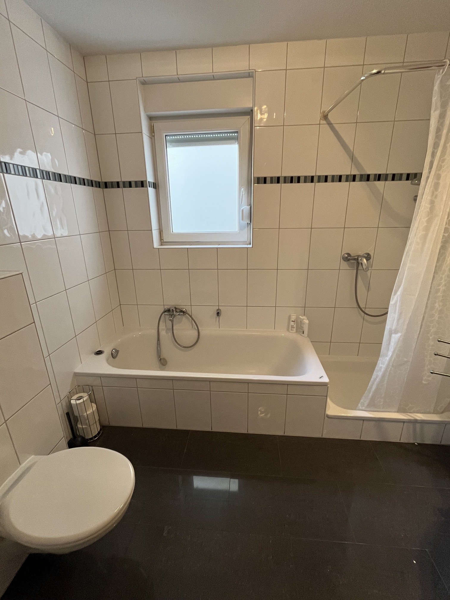 LEBACH : 2 ZKB - Wohnung mit Balkon und Stellplatz in Citynähe !