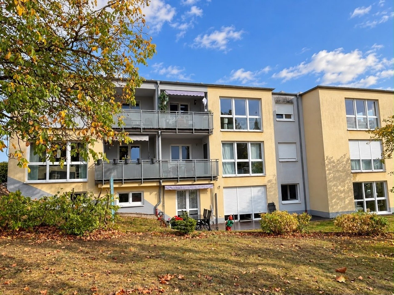 STEINBACH : 1 ZKB - WOHNUNG (vermietet ) mit Terrasse ideal für Kapitalanleger !