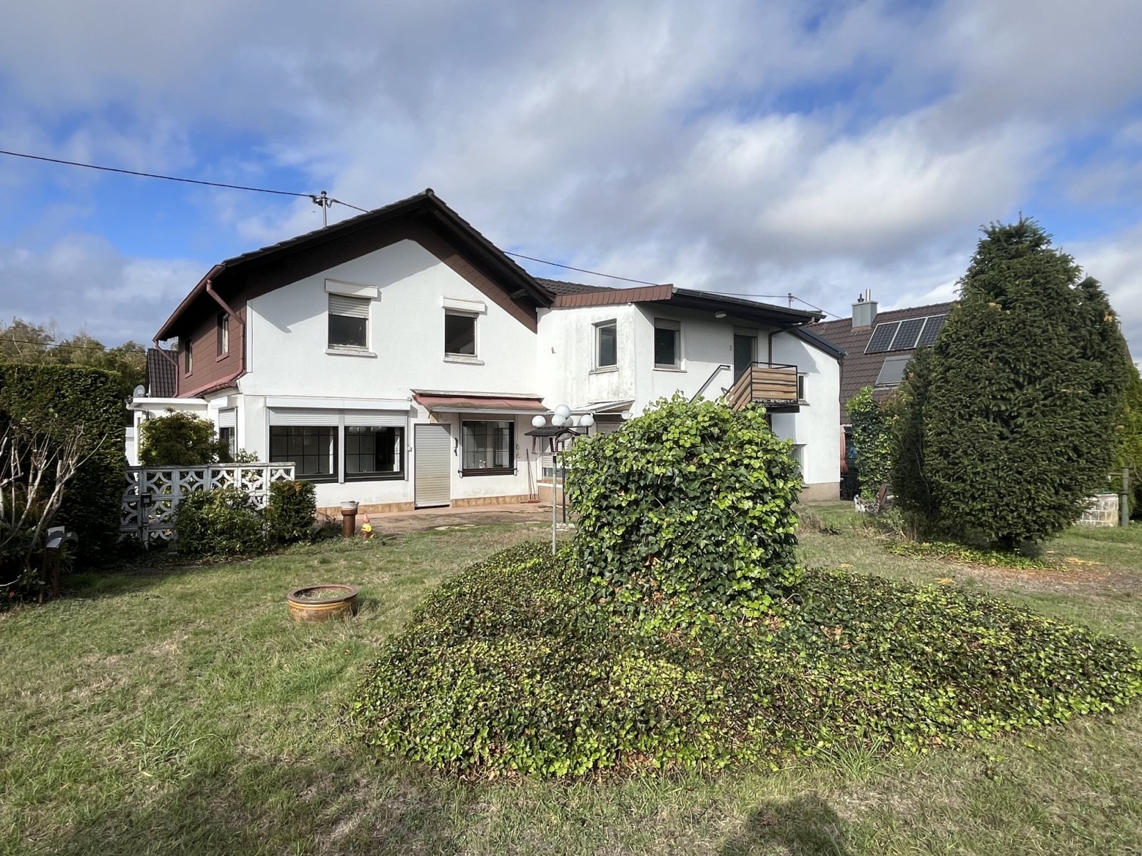 FRAULAUTERN : Großes 1 - 2 Familienhaus mit POTENTIAL und  schönem GRUNDSTÜCK ! 
