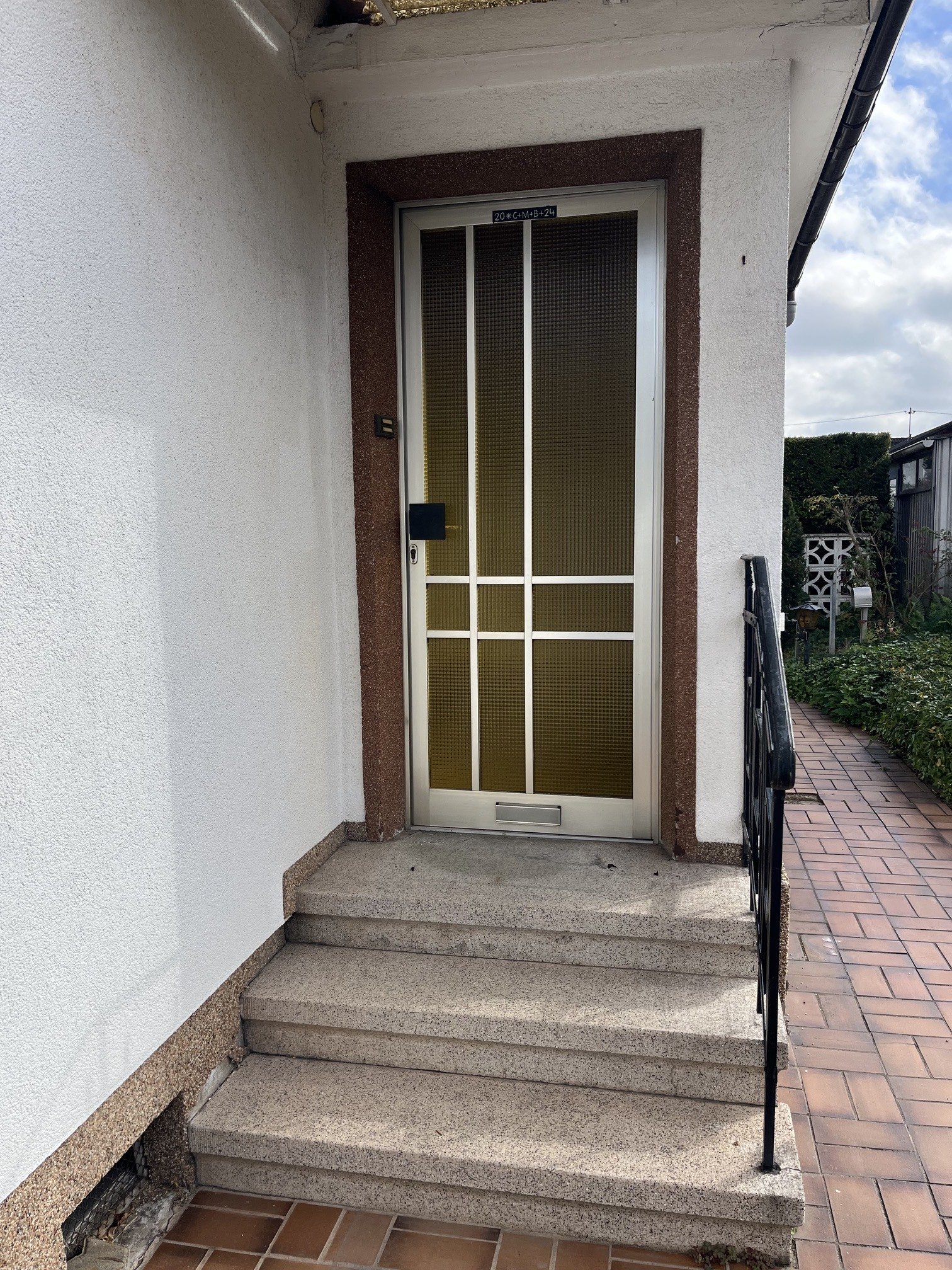FRAULAUTERN : Großes 1 - 2 Familienhaus mit POTENTIAL und  schönem GRUNDSTÜCK ! 