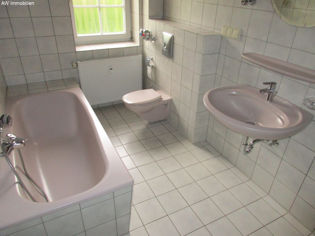 HASBORN :  3 ZKB/G-WC mit BALKON und GARAGE in RUHIGER LAGE !