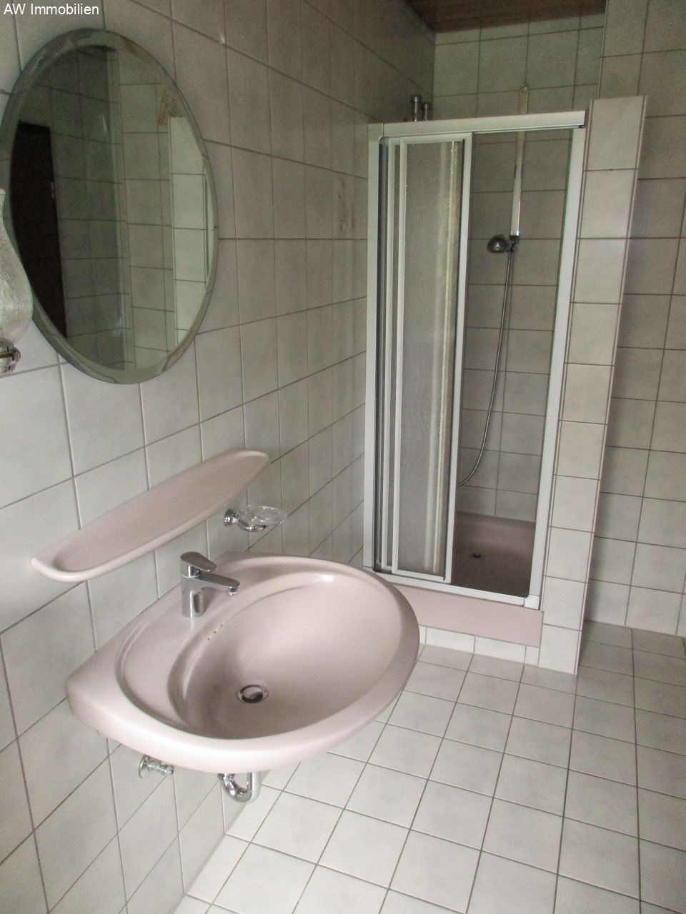 HASBORN :  3 ZKB/G-WC mit BALKON und GARAGE in RUHIGER LAGE !