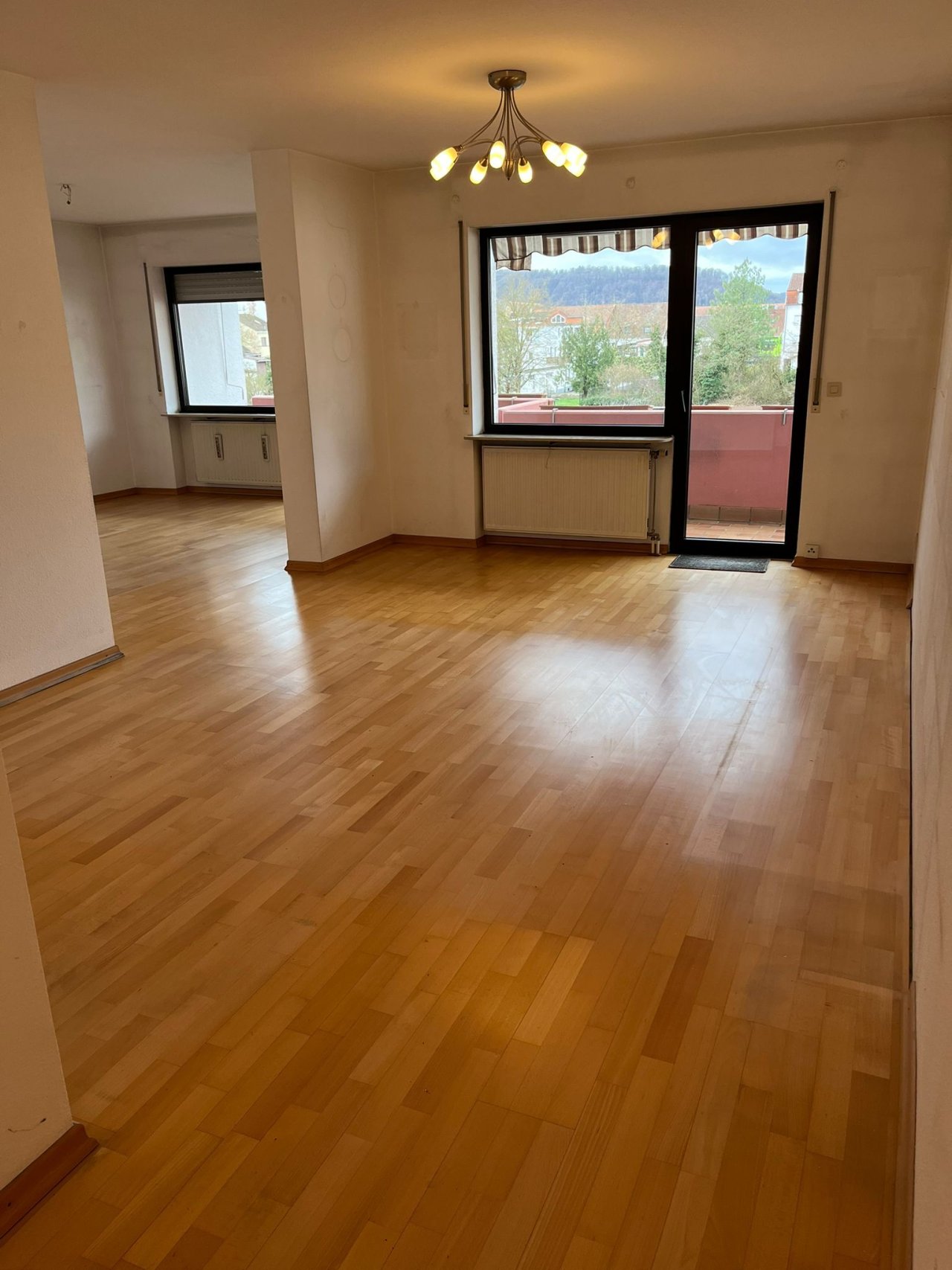 Wohn - Essbereich mit 2 Balkonen Wohn - Essbereich mit 2 Balkonen