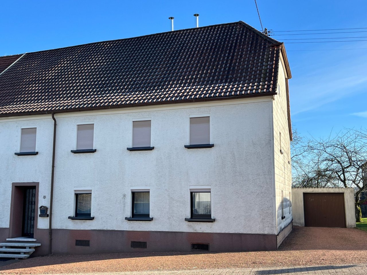 Hausteil der zum Verkauf steht mit Eingang Hausteil der zum Verkauf steht mit Eingang