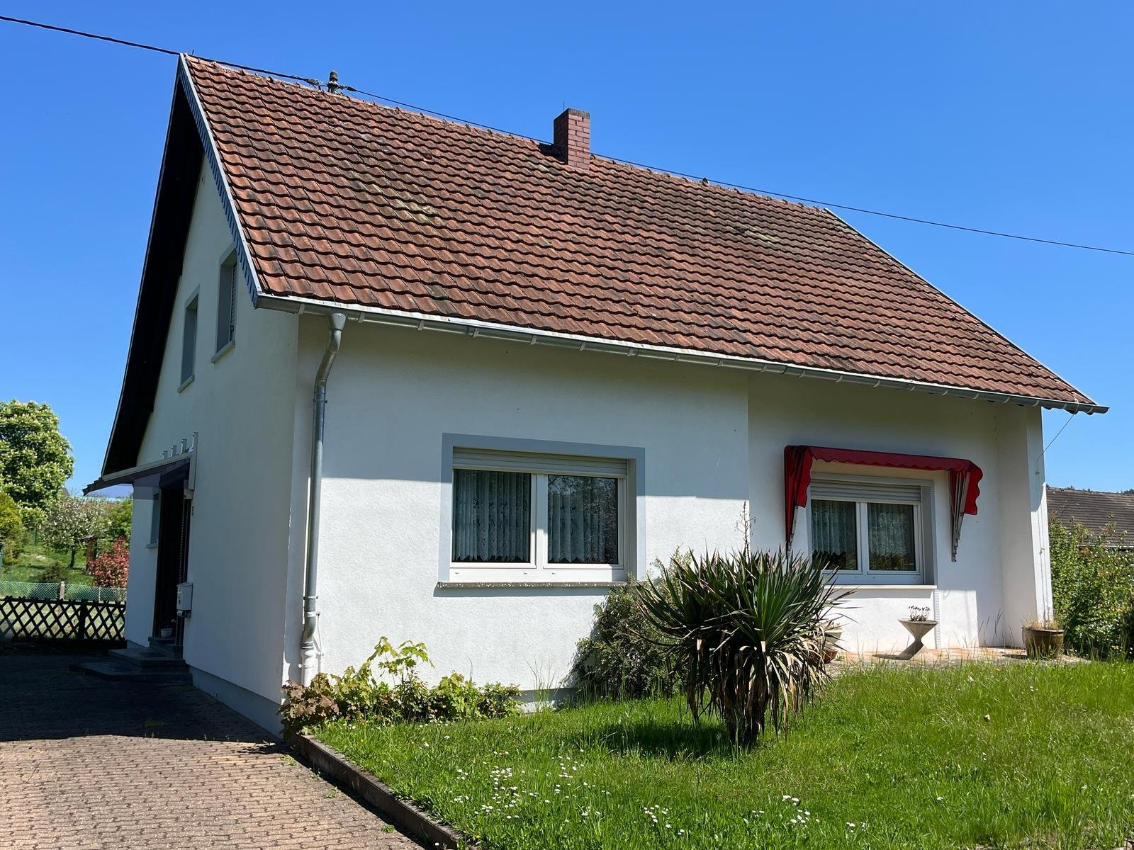 Front mit Eingang