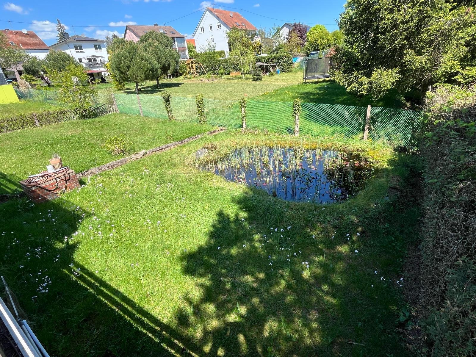 Grundstück mit Teich
