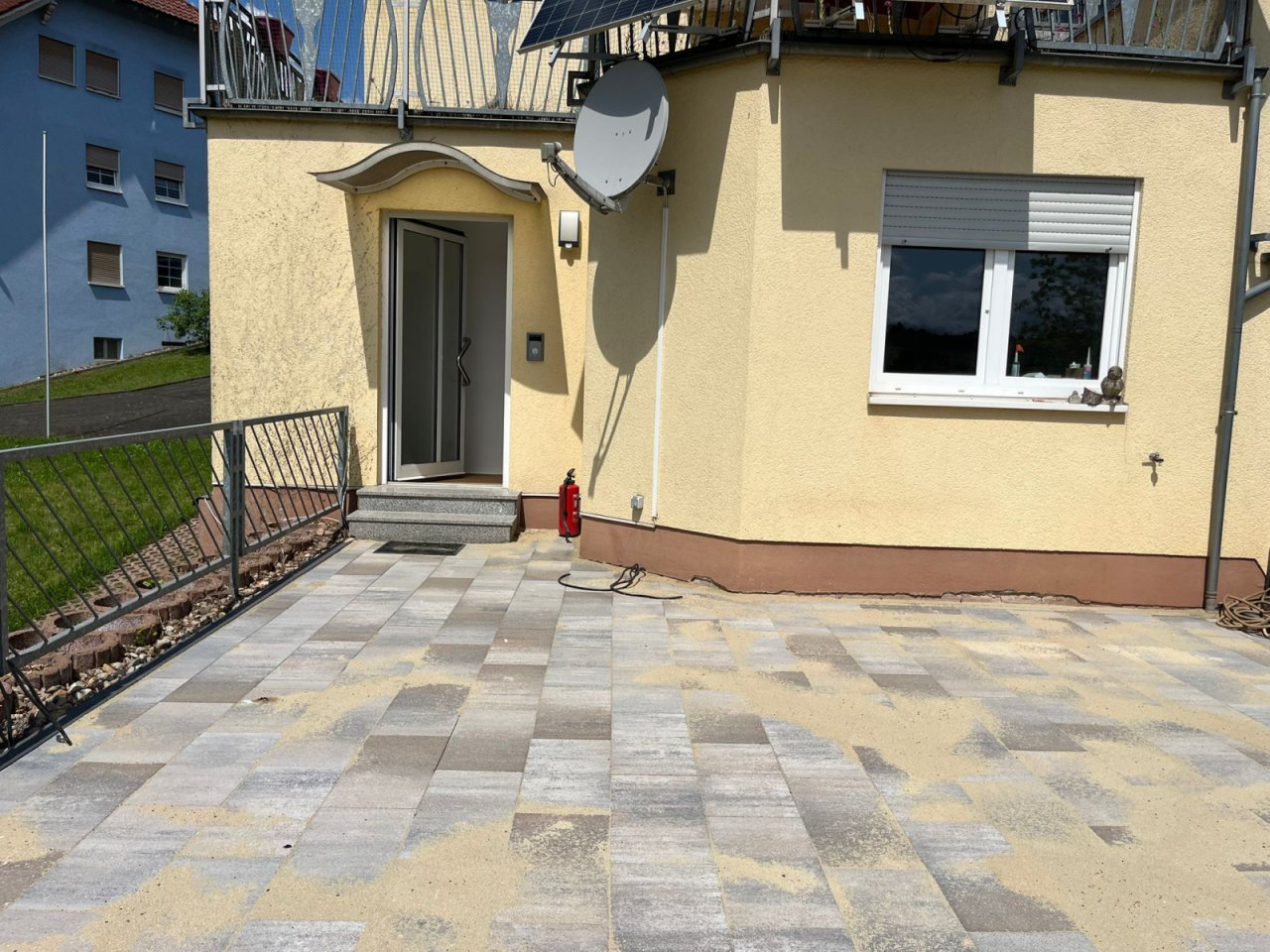 Eingang mit Terrasse