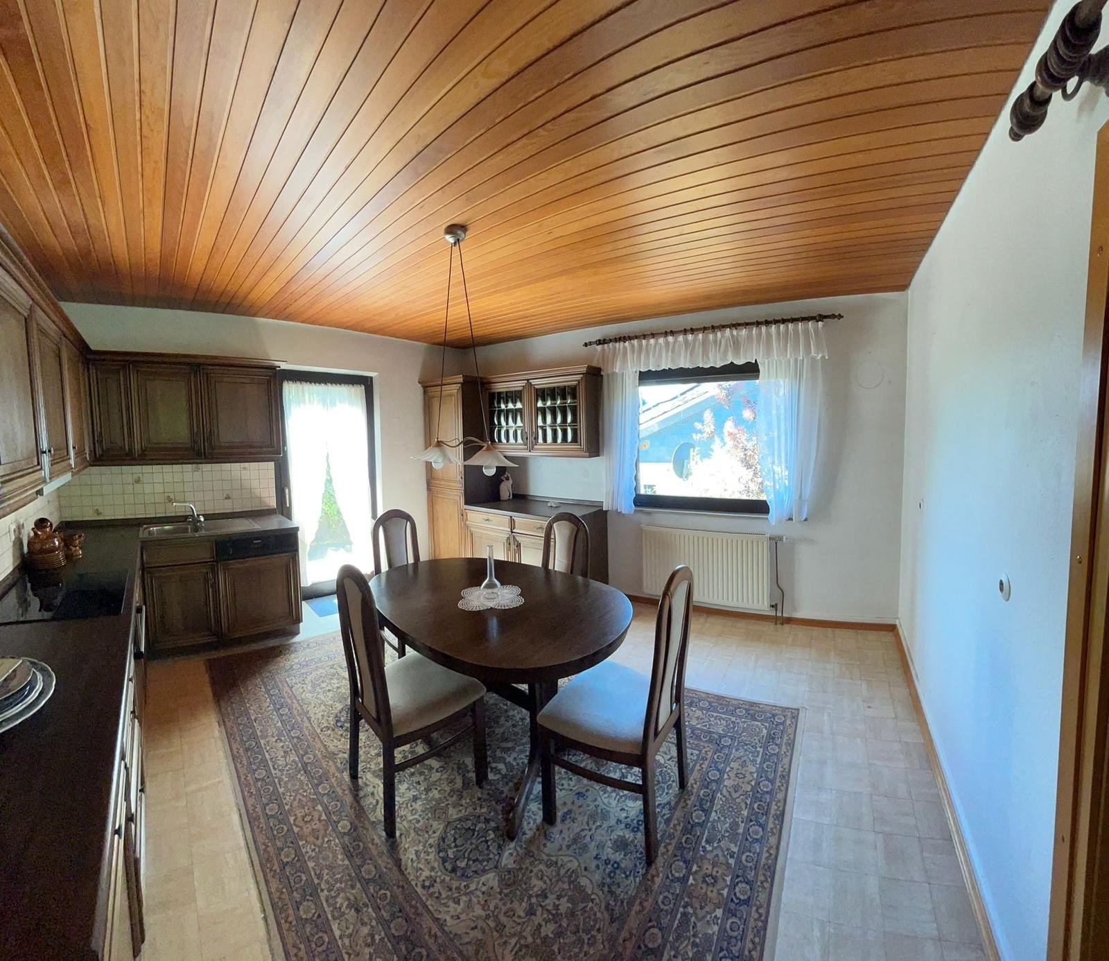 Küche mit Zugang Balkon EG Küche mit Zugang Balkon EG