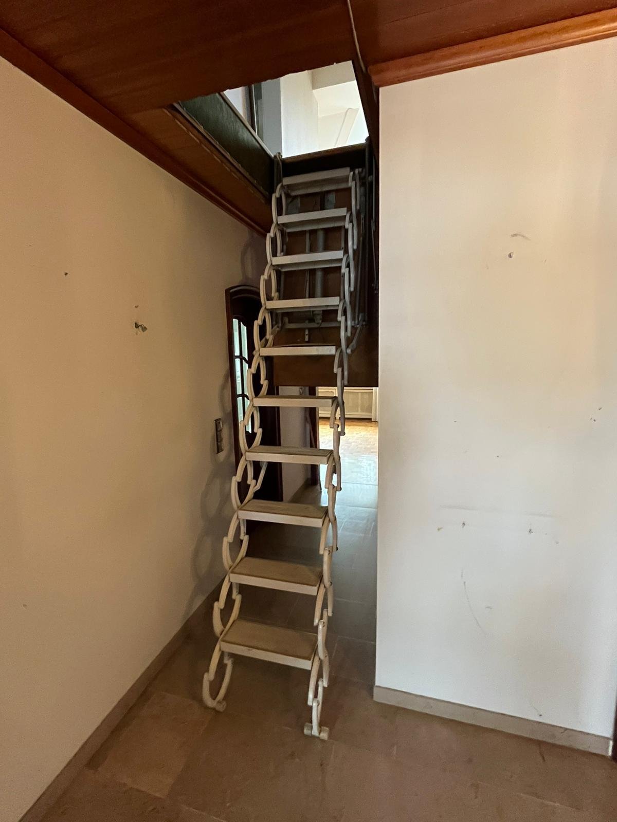 elektrische Treppe zum Dachstudio elektrische Treppe zum Dachstudio