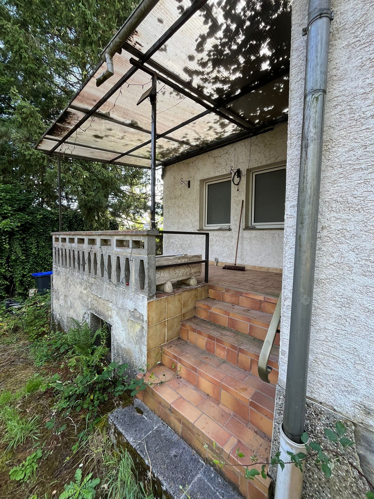 Eingang mit Terrasse Eingang mit Terrasse