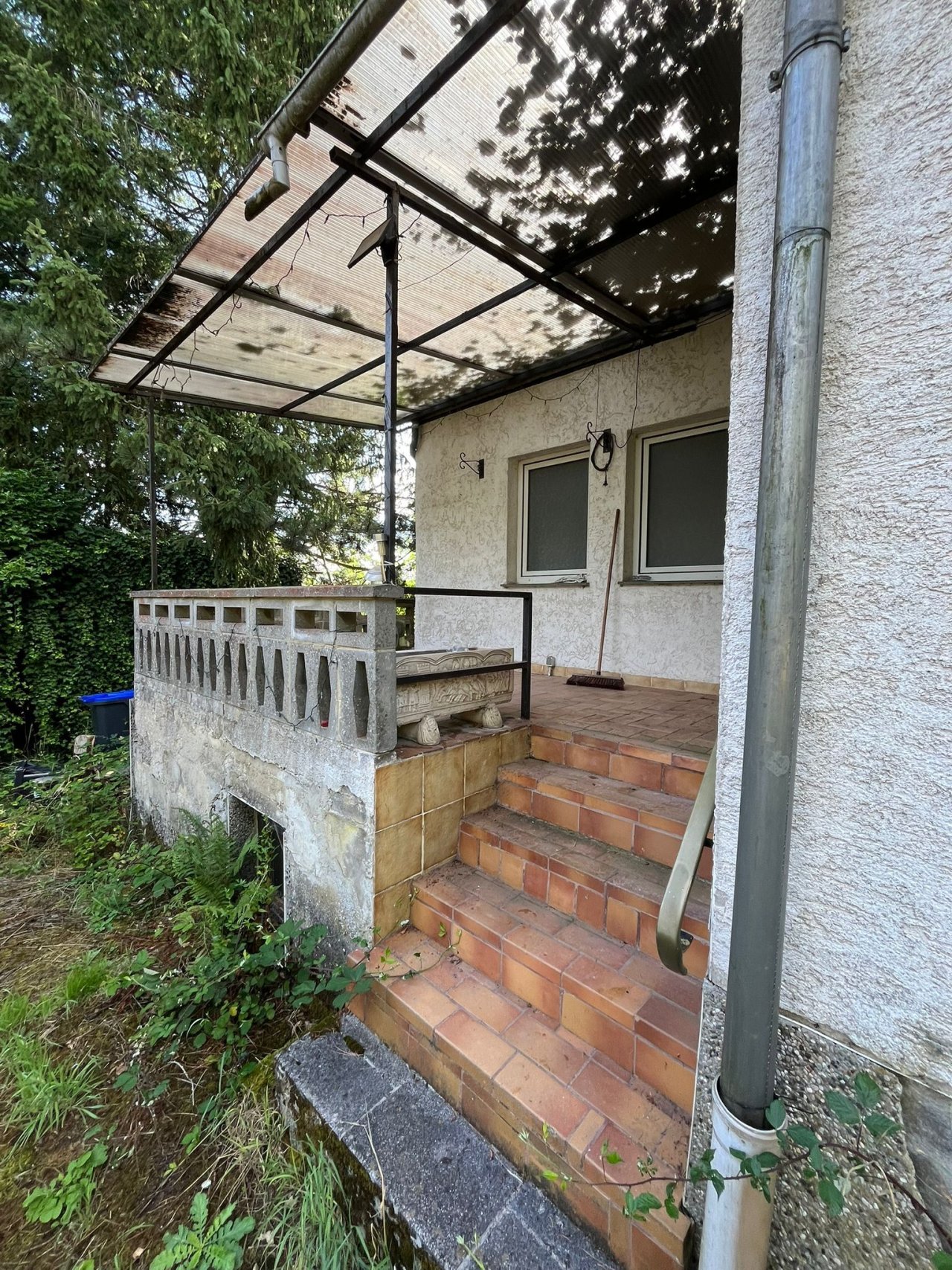 Eingang mit Terrasse Eingang mit Terrasse