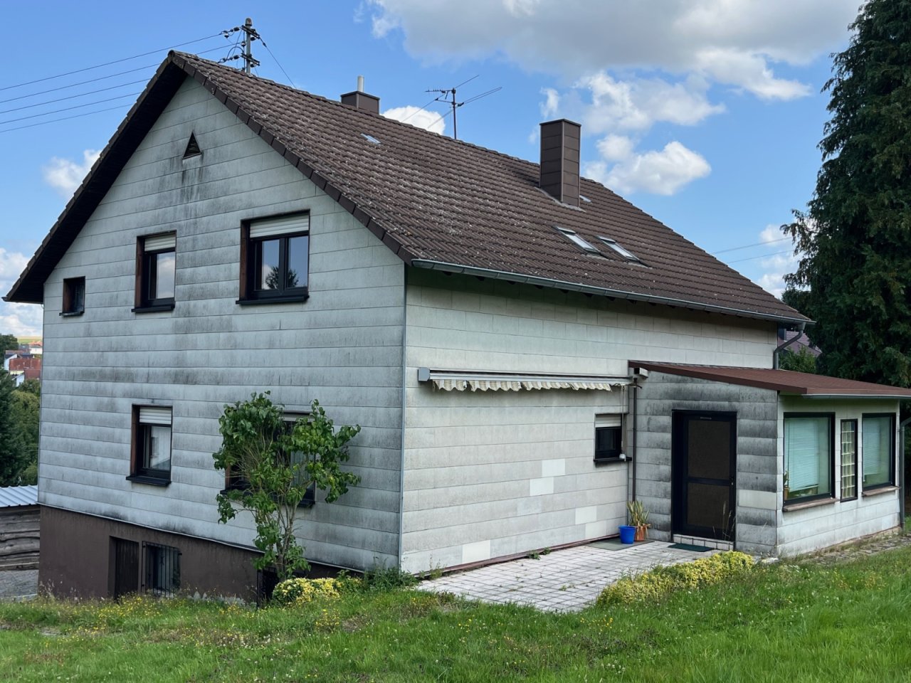 Rückansicht mit Terrasse