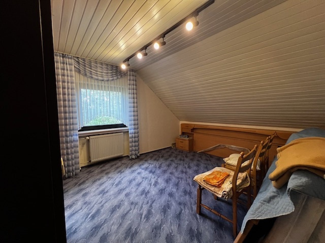 Schlafzimmer DG