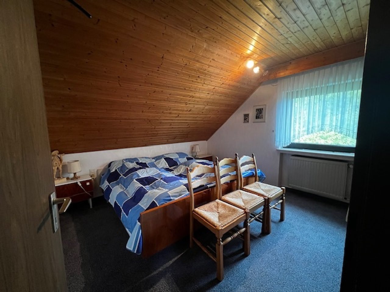 Schlafzimmer DG