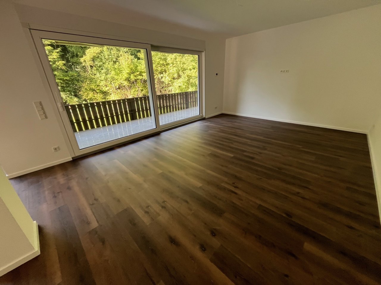 Wohnbereich mit Zugang Balkon Wohnbereich mit Zugang Balkon