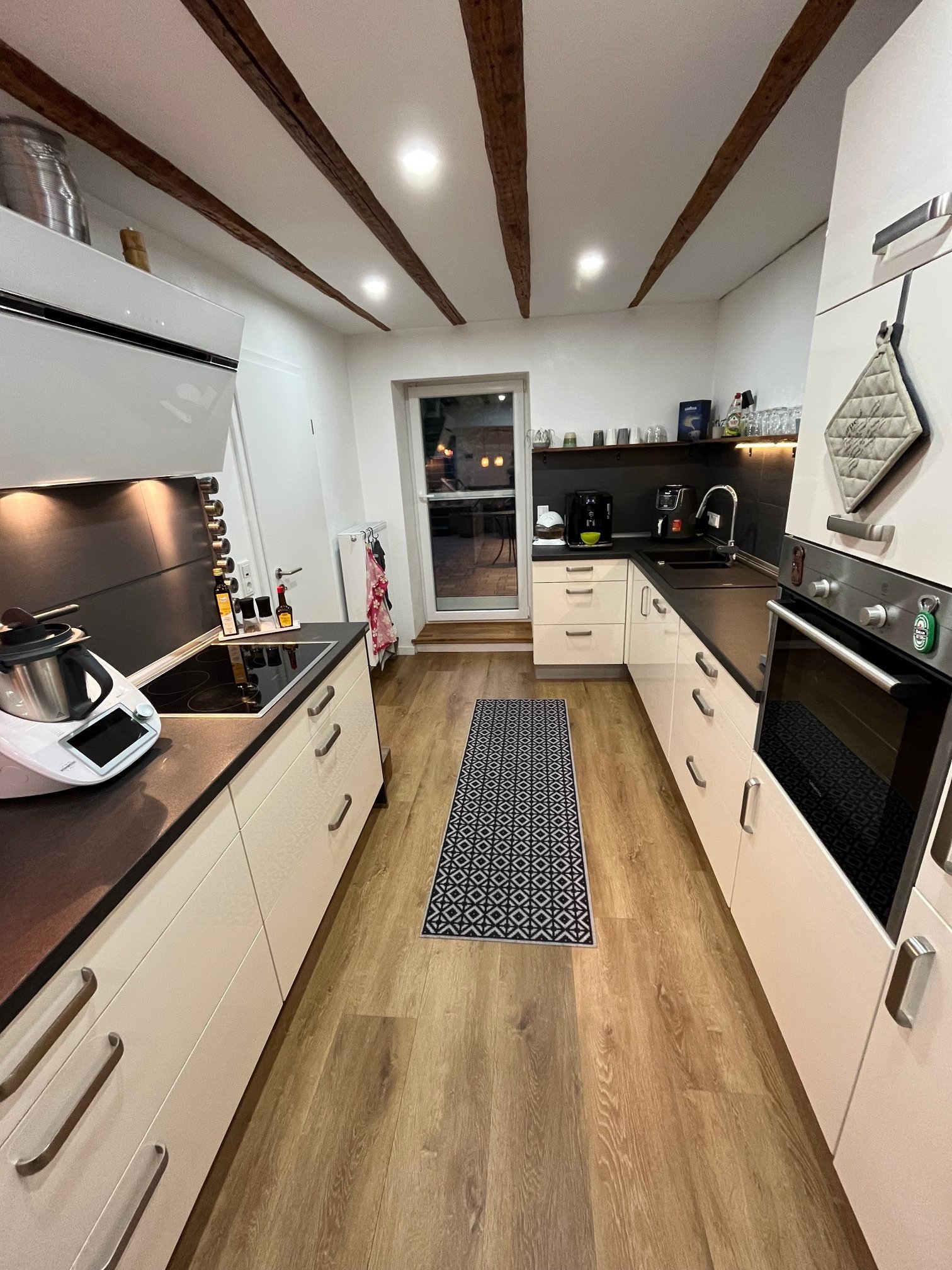 Küche mit Zugang Terrasse Küche mit Zugang Terrasse