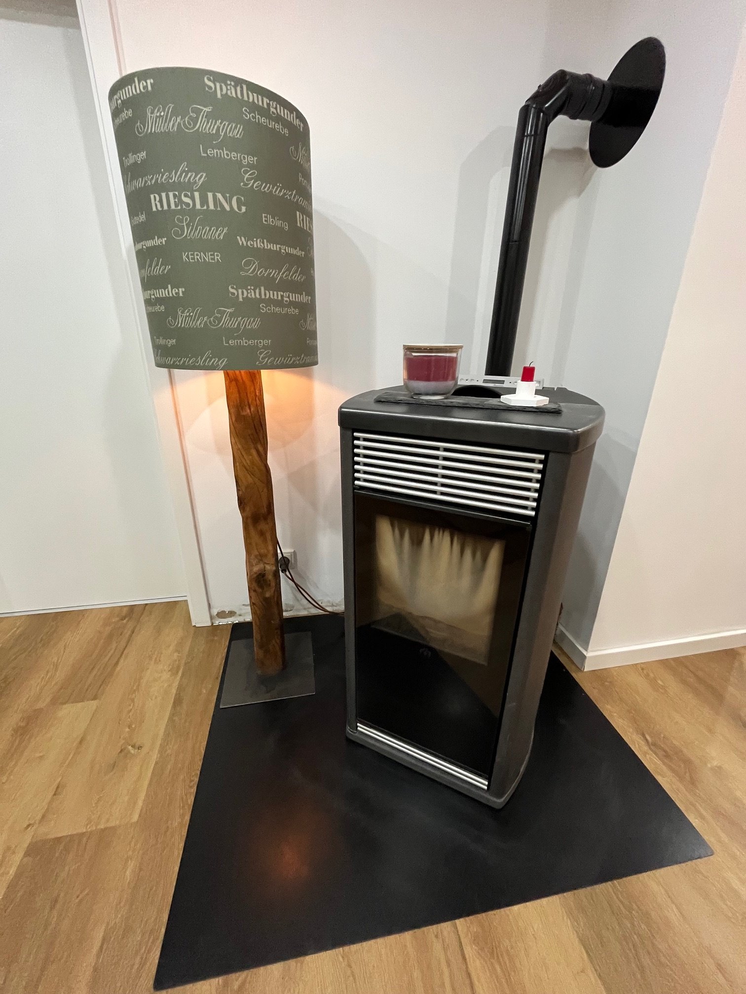 Pelletofenheizung ( wasserführend ) Pelletofenheizung ( wasserführend )