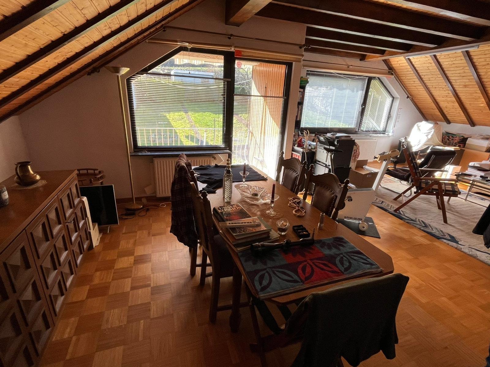 Wohn - Essbereich mit Balkon DG