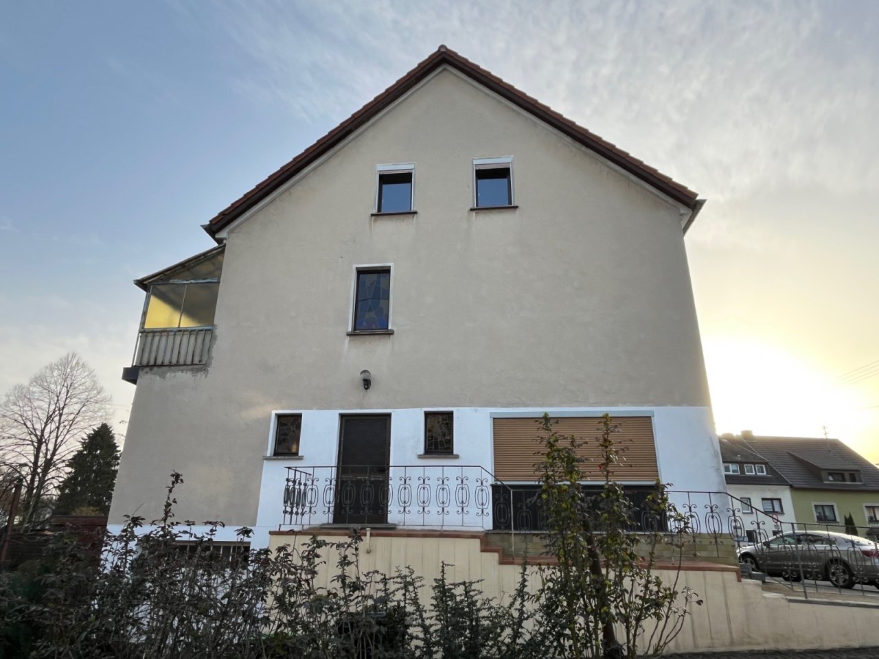 Seitenansicht mit Eingang