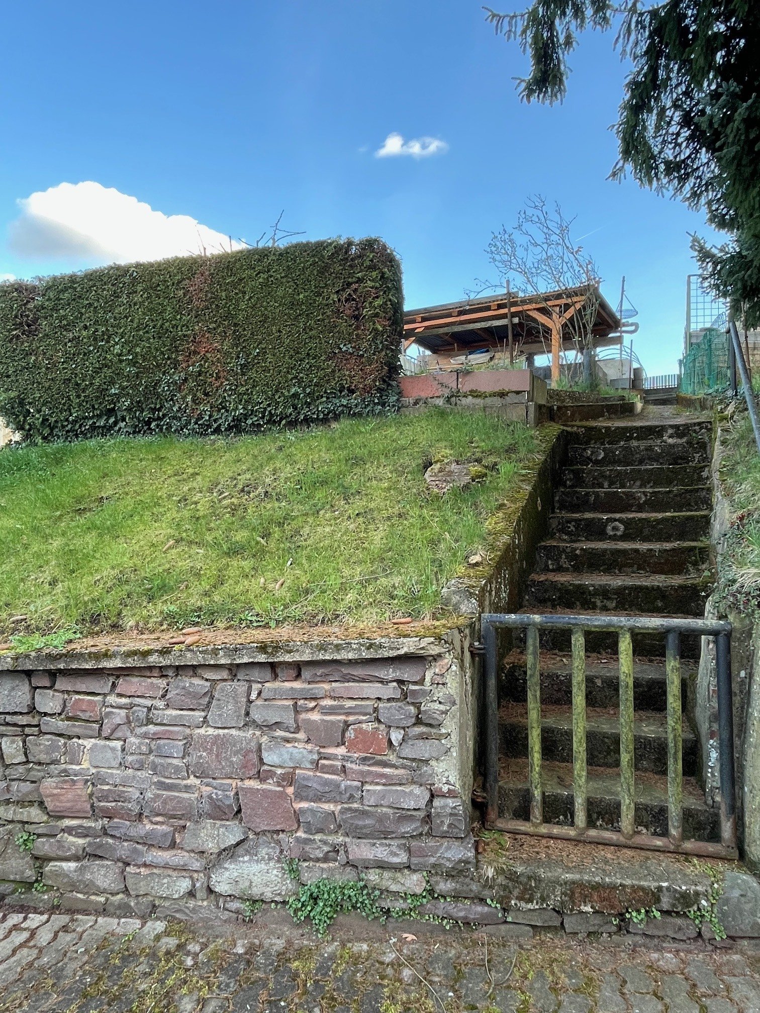 Garten ( ca. 100 m entfernt )