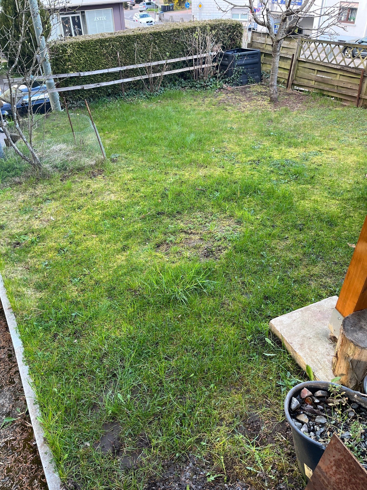 Garten ( ca.100 m entfernt )