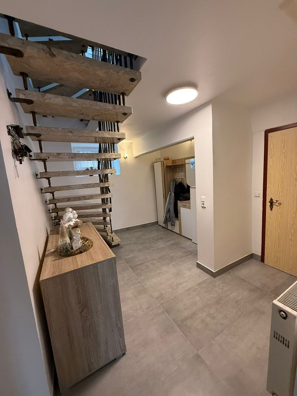 Diele mit Garderobe EG