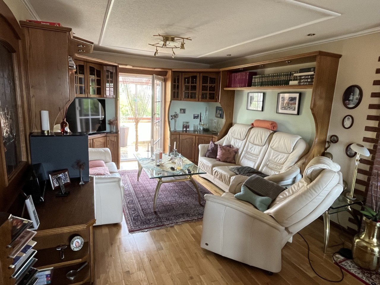Wohnzimmer mit Balkon OG