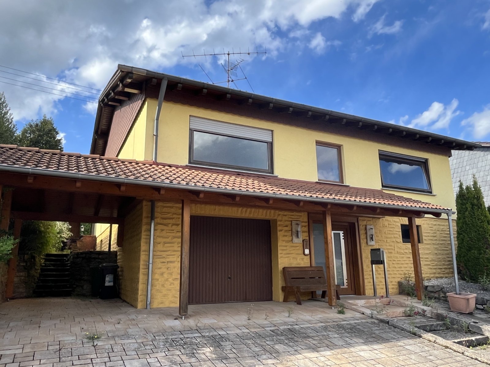 Schmelz: HÜTTERSDORF : Solides Haus mit FAMILIENFREUNDLICHEM Grundriss in RUHIGER Lage !     