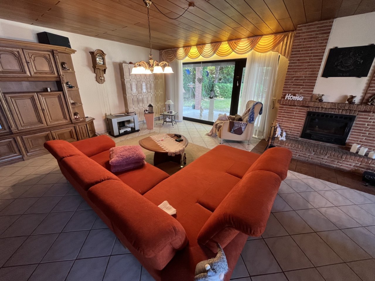 Wohnzimmer mit Zugang Terrasse