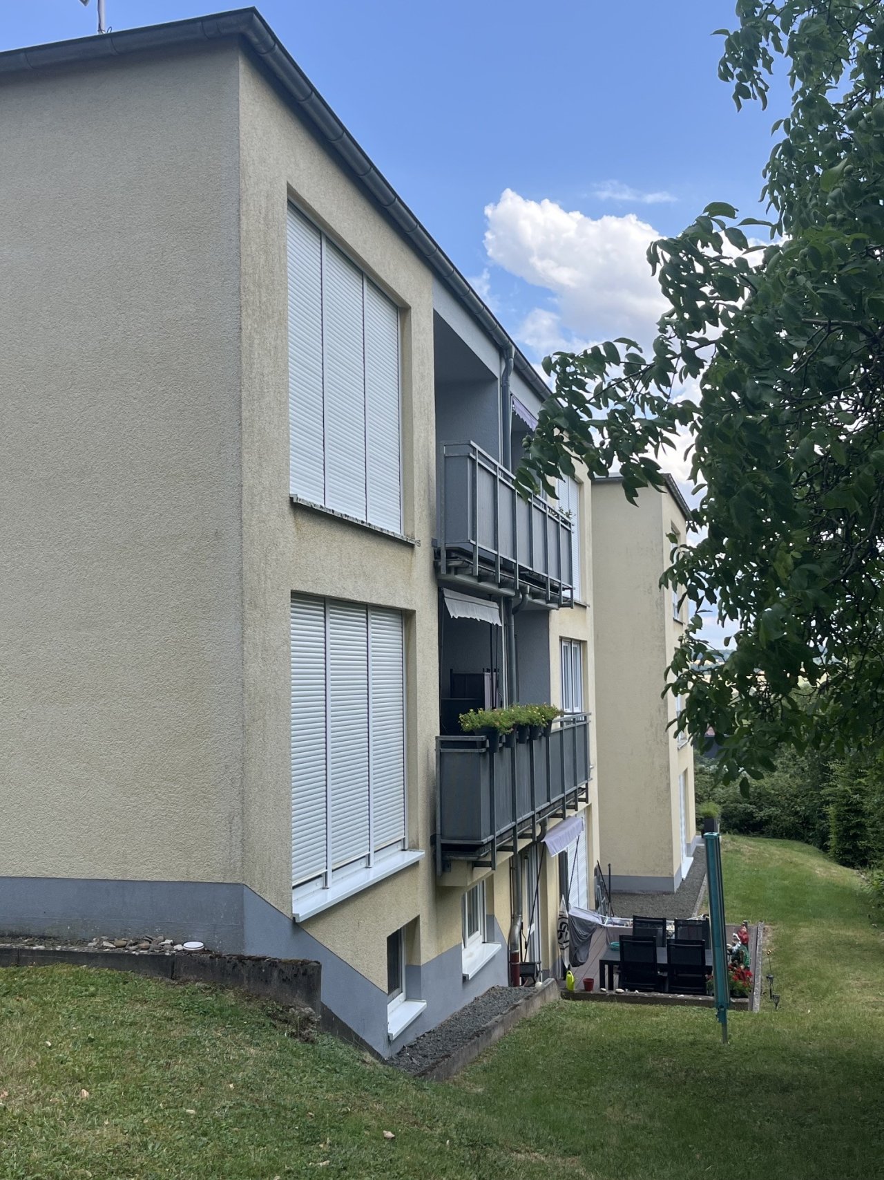 Seitenansicht mit Terrasse Seitenansicht mit Terrasse