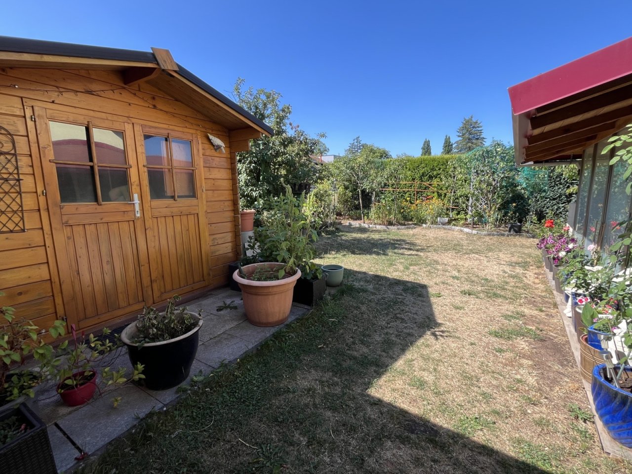 Grundstück mit Gartenhaus