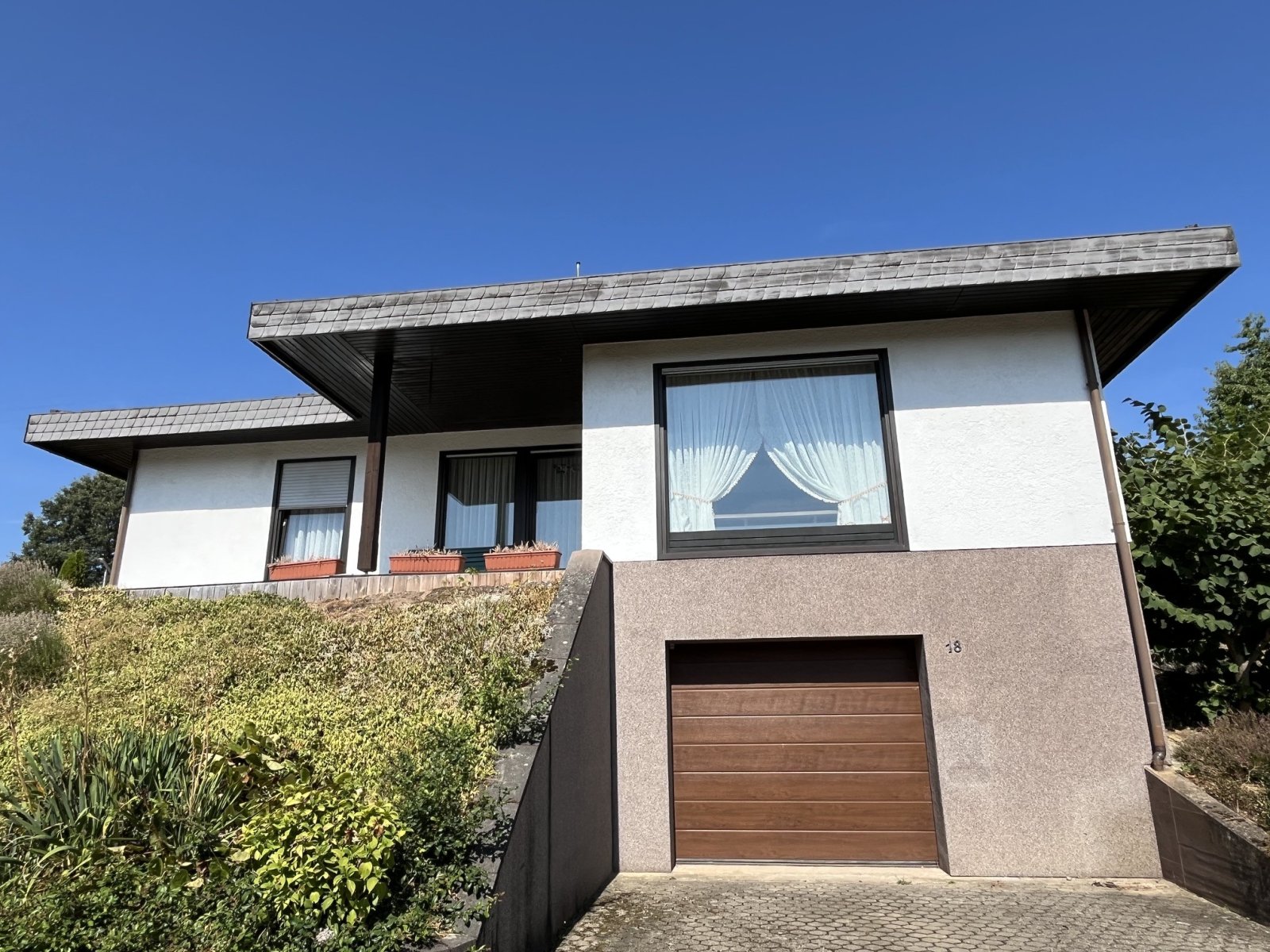 OTZENHAUSEN : BUNGALOW mit Vollkeller und POTENTIAL in ruhiger Wohnlage ! OTZENHAUSEN : BUNGALOW mit Vollkeller und POTENTIAL in ruhiger Wohnlage !