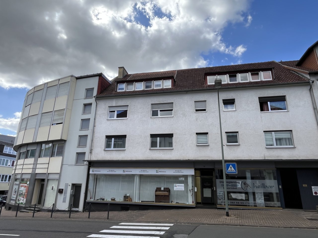 Büro : 1 OG links ( über Ladenlokal ) Büro : 1 OG links ( über Ladenlokal )