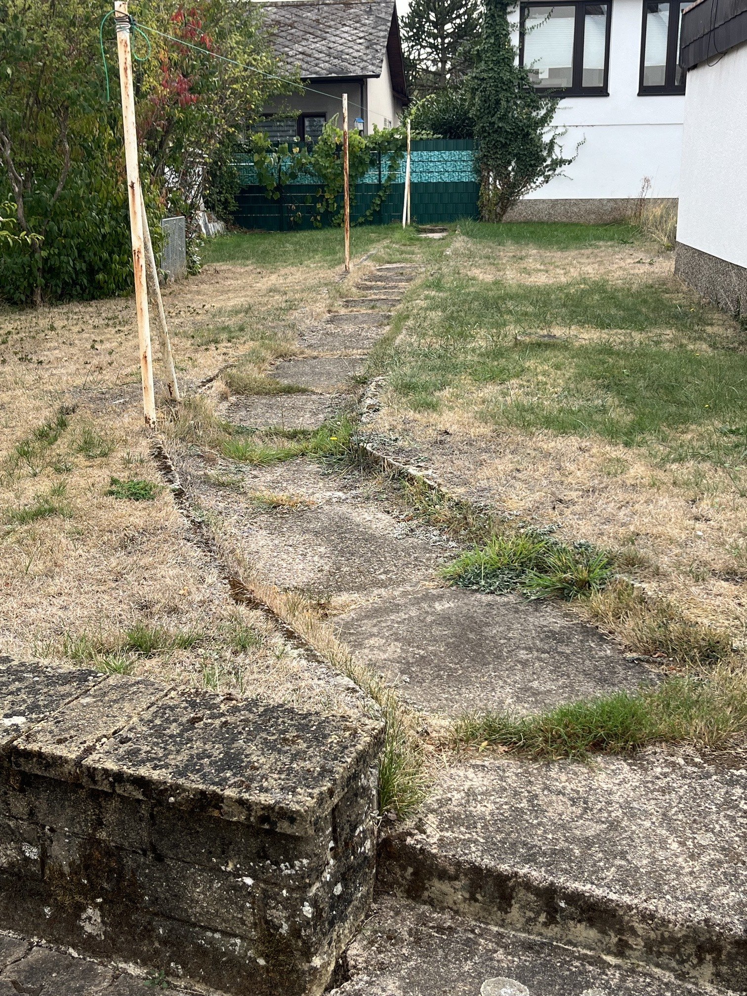 Garten ( gegenüber )