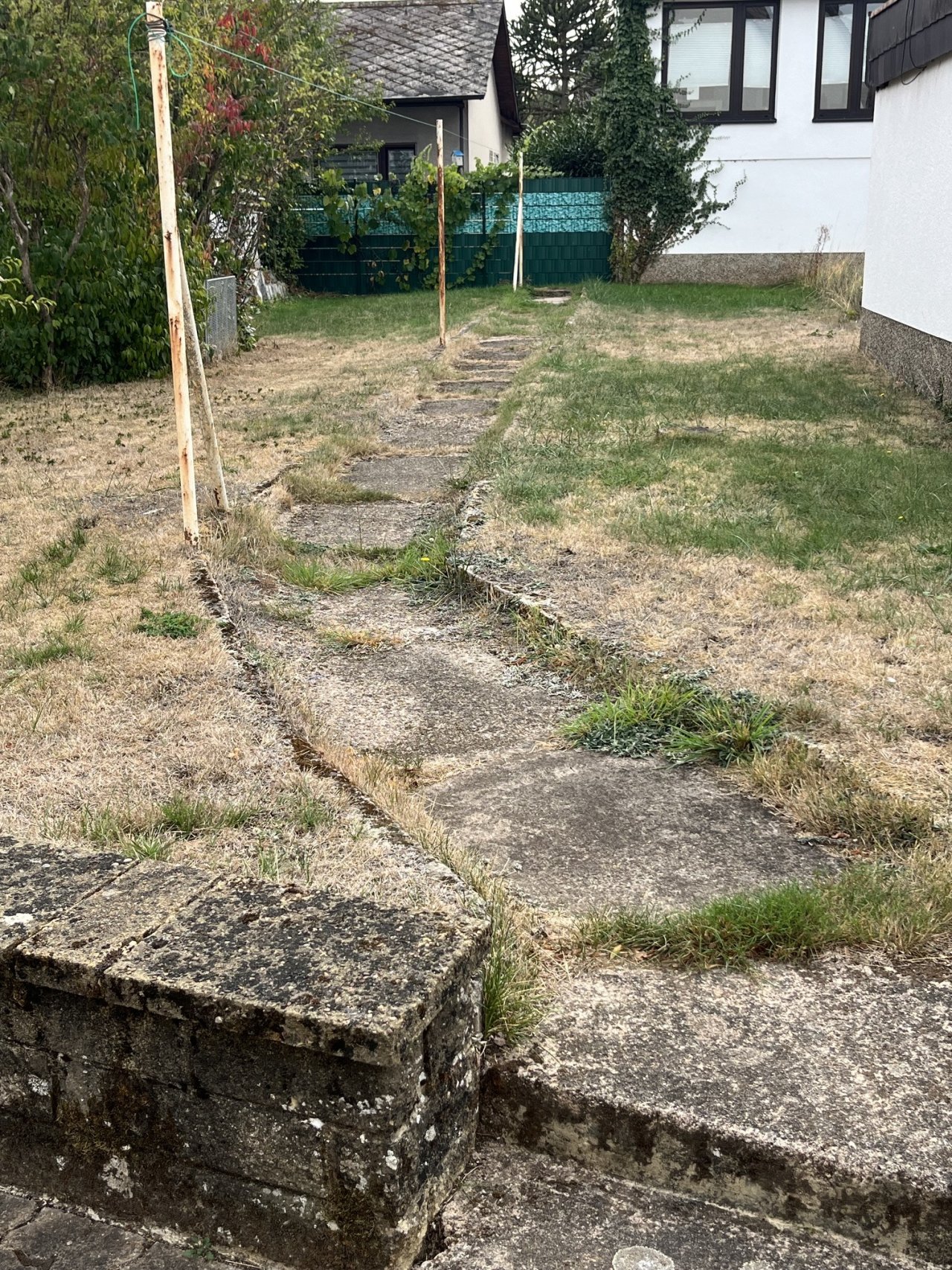 Garten ( gegenüber )