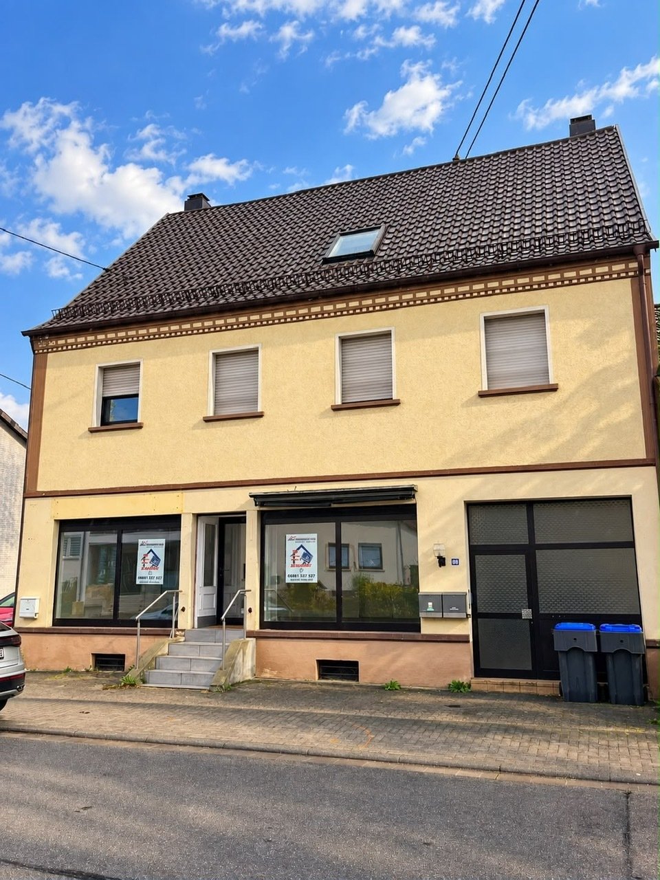 ASCHBACH : Gewerbefläche mit BALKON und Stellplätzen an der B269 ! 